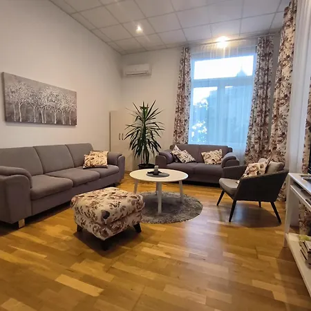 Superior Seaview Apartment