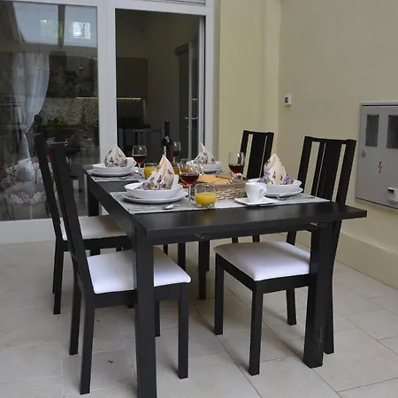 Superior Seaview Apartment *