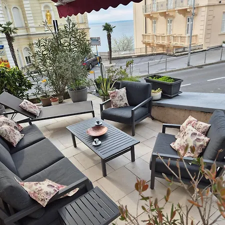 Superior Seaview Daire *