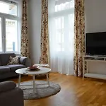 Superior Seaview Апартаменти